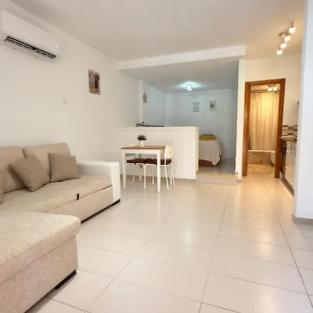 Americas Camison With Pool And Patio 10 By Tenerife365 *